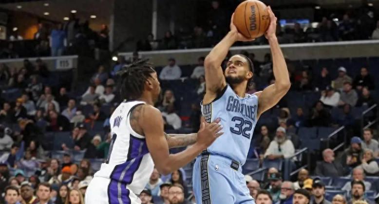 开云体育官方入口-从场均3+2到10+6，开拓者弃将“人挪活”，球迷：杨瀚森也试试？