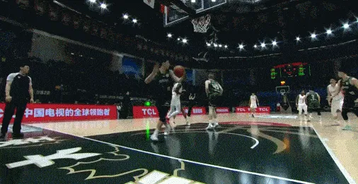 开云在线入口-球场亲兄弟？盘点一下那些球场上的队友之间内讧的场面