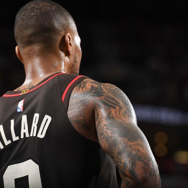 开云app-利拉德释放离队信号，湖人有机会拉他组个三巨头吗