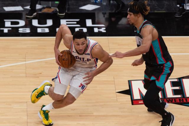 开云体育官方入口-空位三分三不沾进攻效率也下滑 西蒙斯到底怎么了